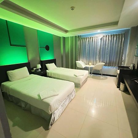 Capital O 75514 Vasidtee City Hotel Suphan Buri Ngoại thất bức ảnh
