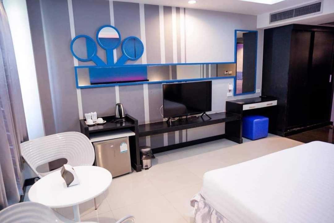 Capital O 75514 Vasidtee City Hotel Suphan Buri Ngoại thất bức ảnh