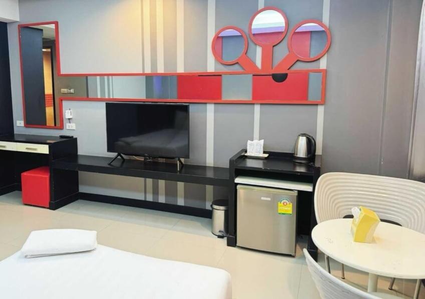 Capital O 75514 Vasidtee City Hotel Suphan Buri Ngoại thất bức ảnh