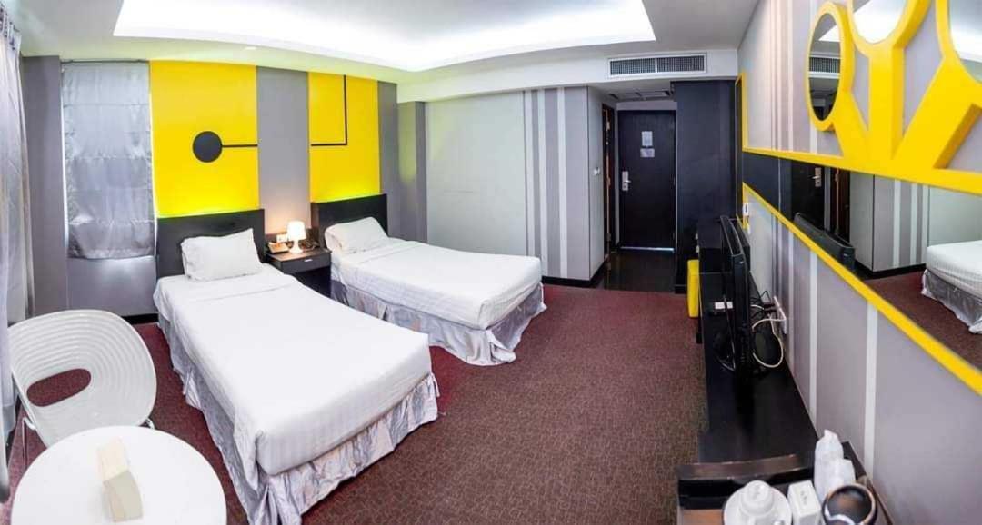 Capital O 75514 Vasidtee City Hotel Suphan Buri Ngoại thất bức ảnh