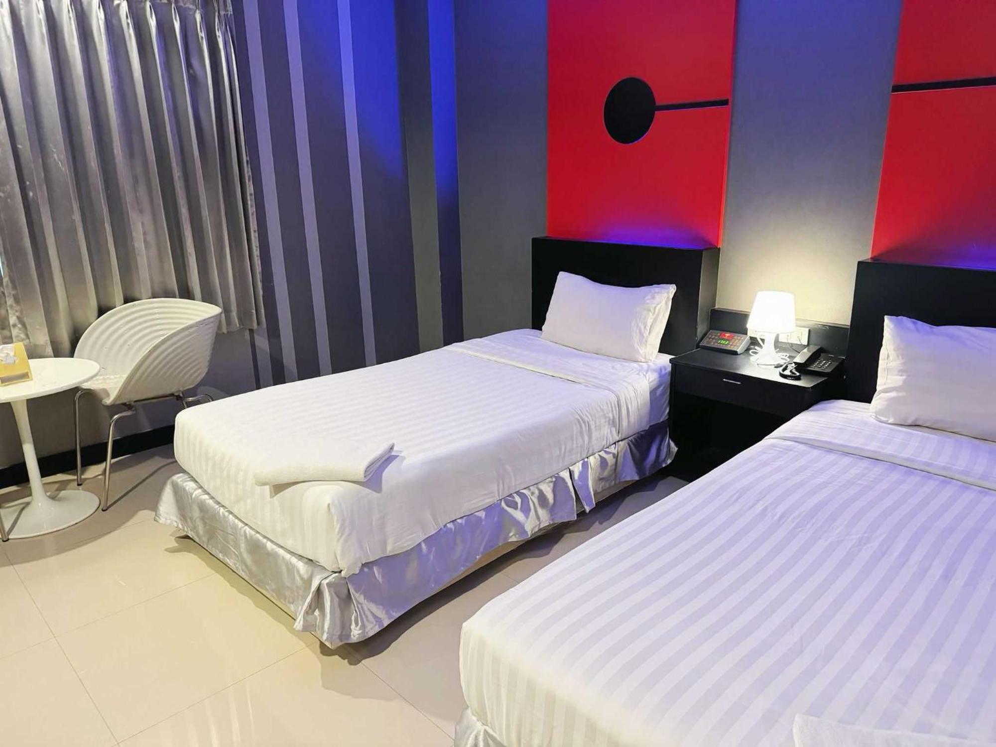Capital O 75514 Vasidtee City Hotel Suphan Buri Ngoại thất bức ảnh