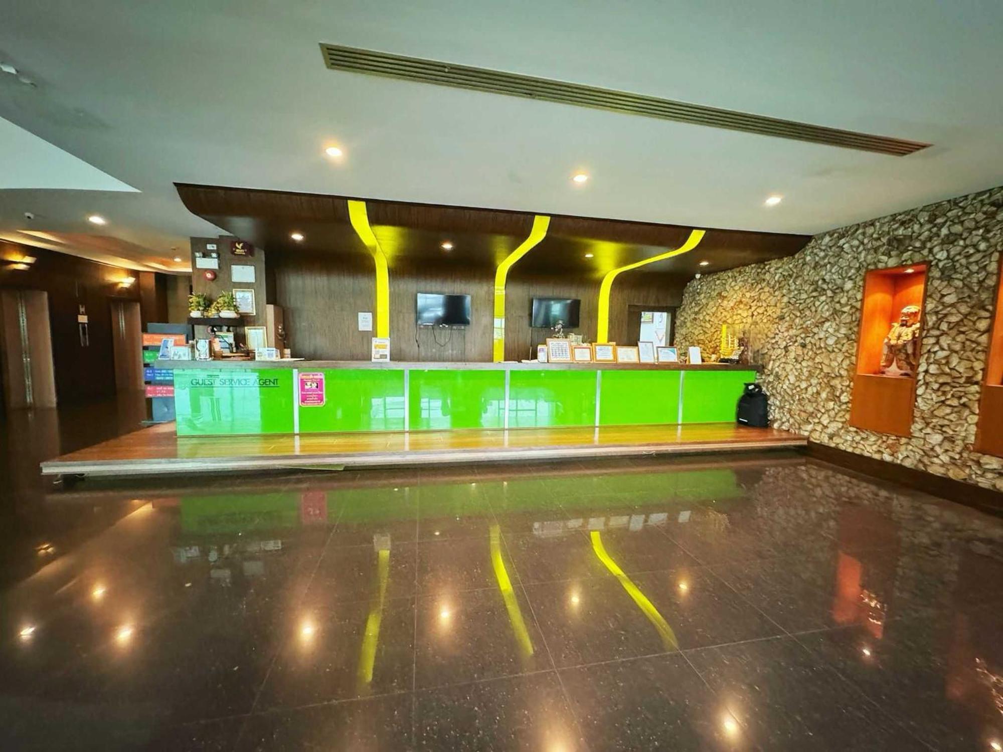 Capital O 75514 Vasidtee City Hotel Suphan Buri Ngoại thất bức ảnh