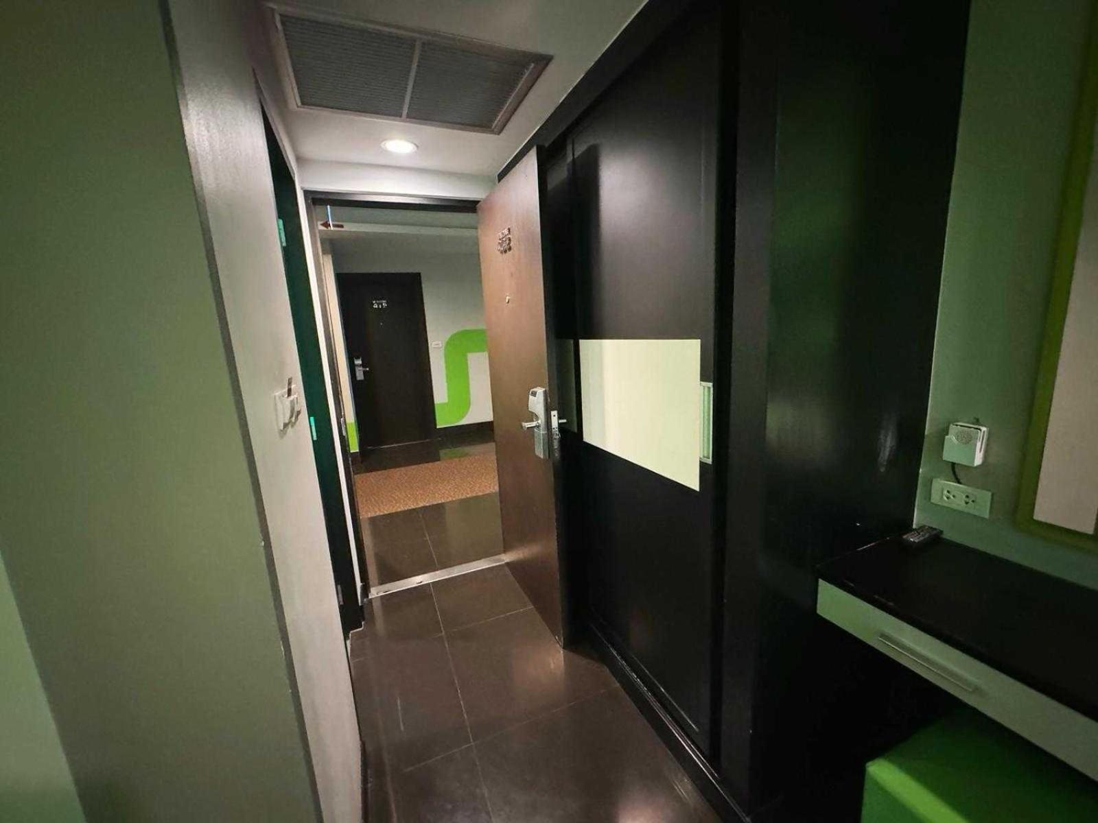 Capital O 75514 Vasidtee City Hotel Suphan Buri Ngoại thất bức ảnh