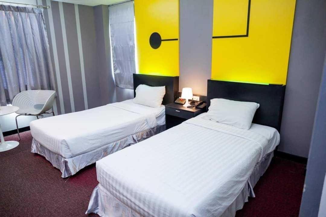 Capital O 75514 Vasidtee City Hotel Suphan Buri Ngoại thất bức ảnh