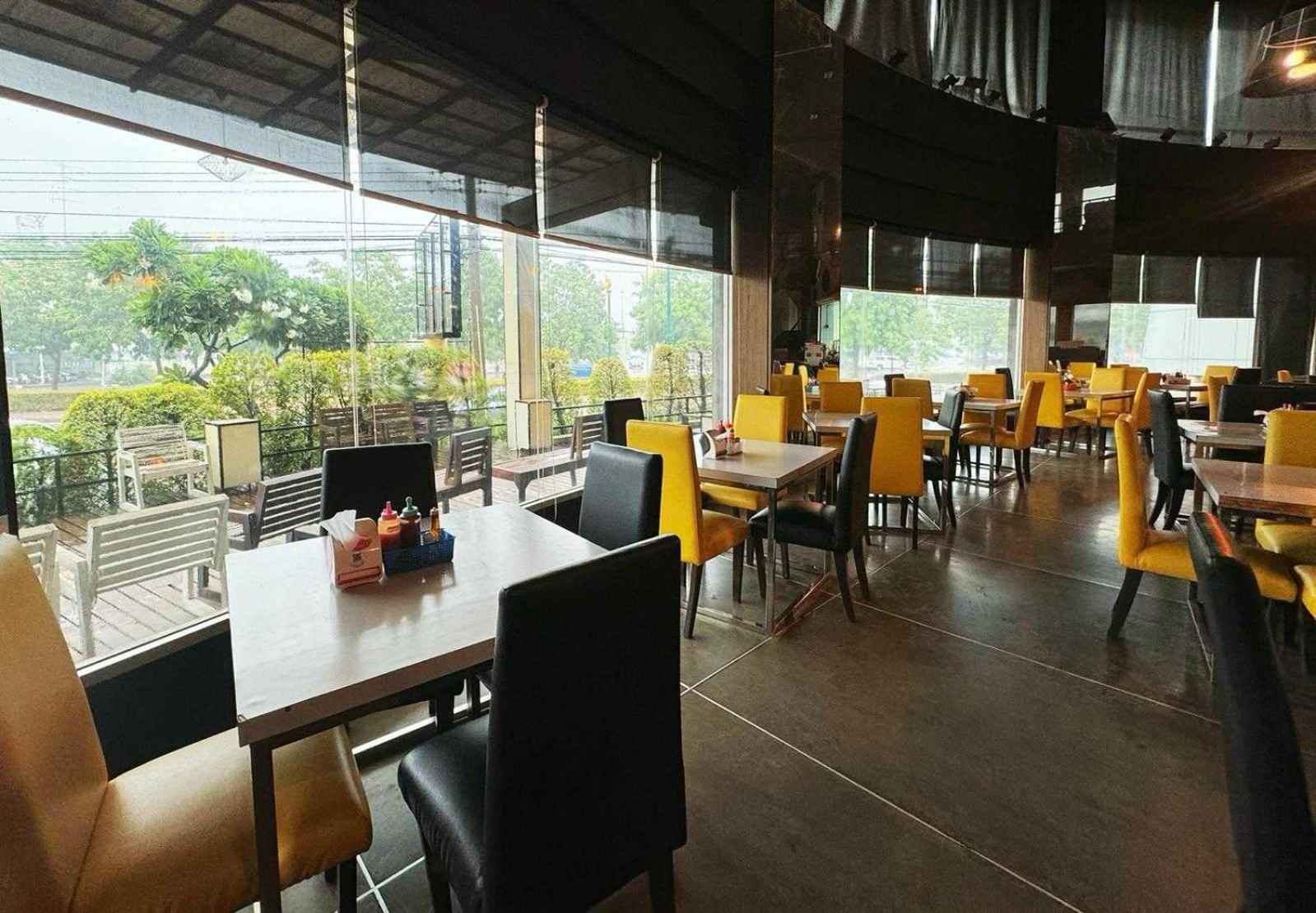 Capital O 75514 Vasidtee City Hotel Suphan Buri Ngoại thất bức ảnh