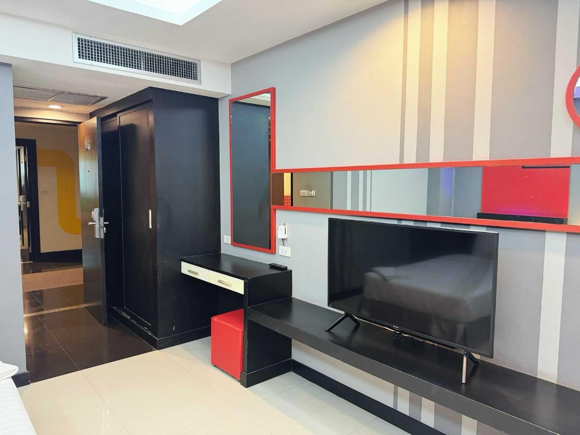 Capital O 75514 Vasidtee City Hotel Suphan Buri Ngoại thất bức ảnh