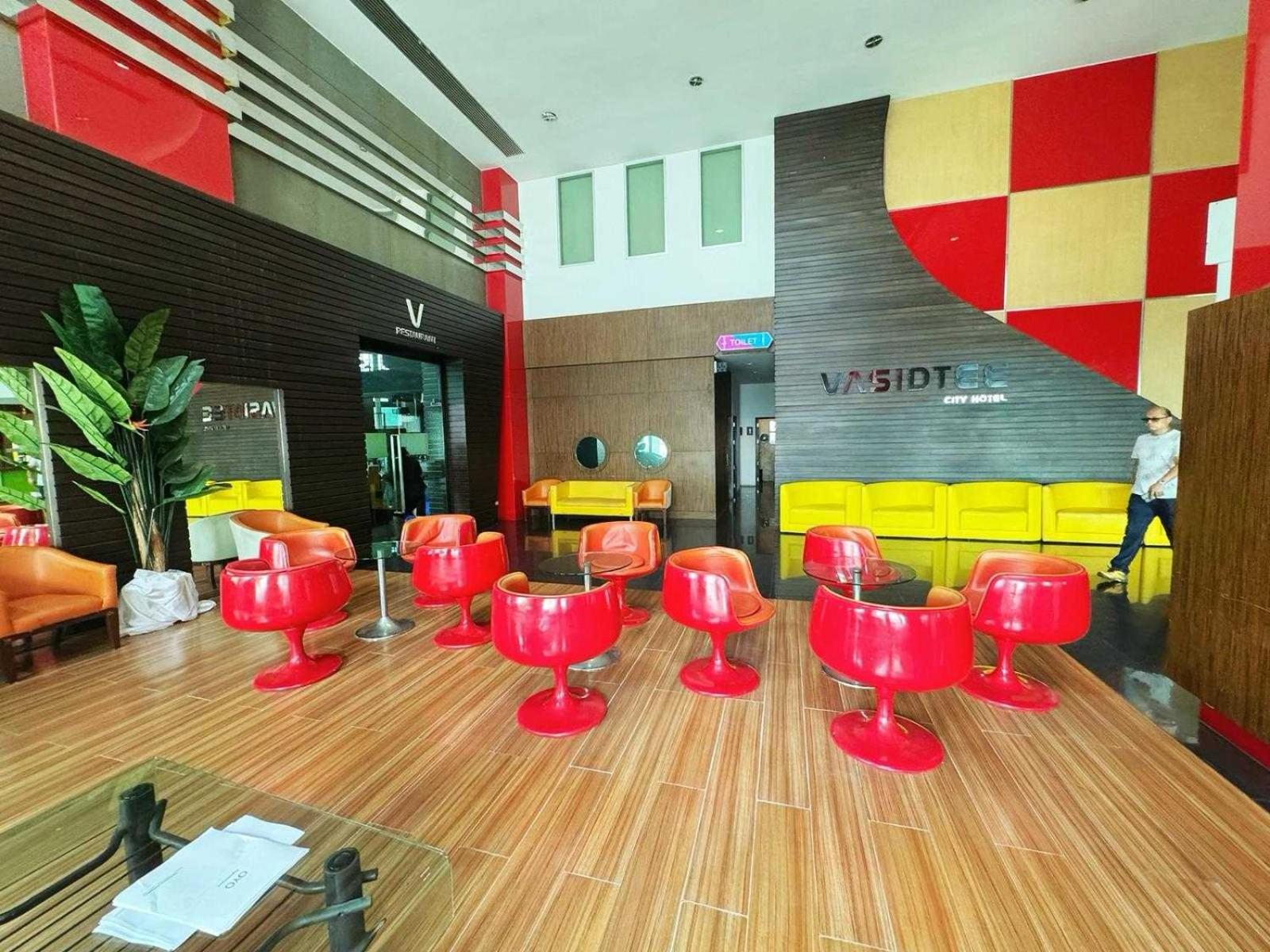 Capital O 75514 Vasidtee City Hotel Suphan Buri Ngoại thất bức ảnh