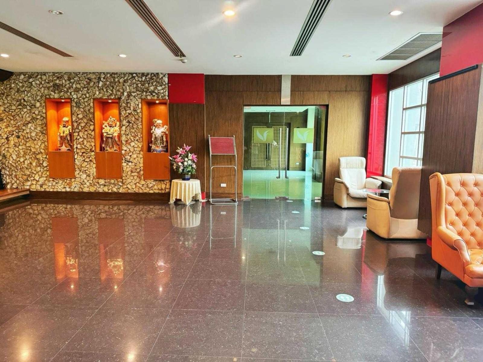 Capital O 75514 Vasidtee City Hotel Suphan Buri Ngoại thất bức ảnh