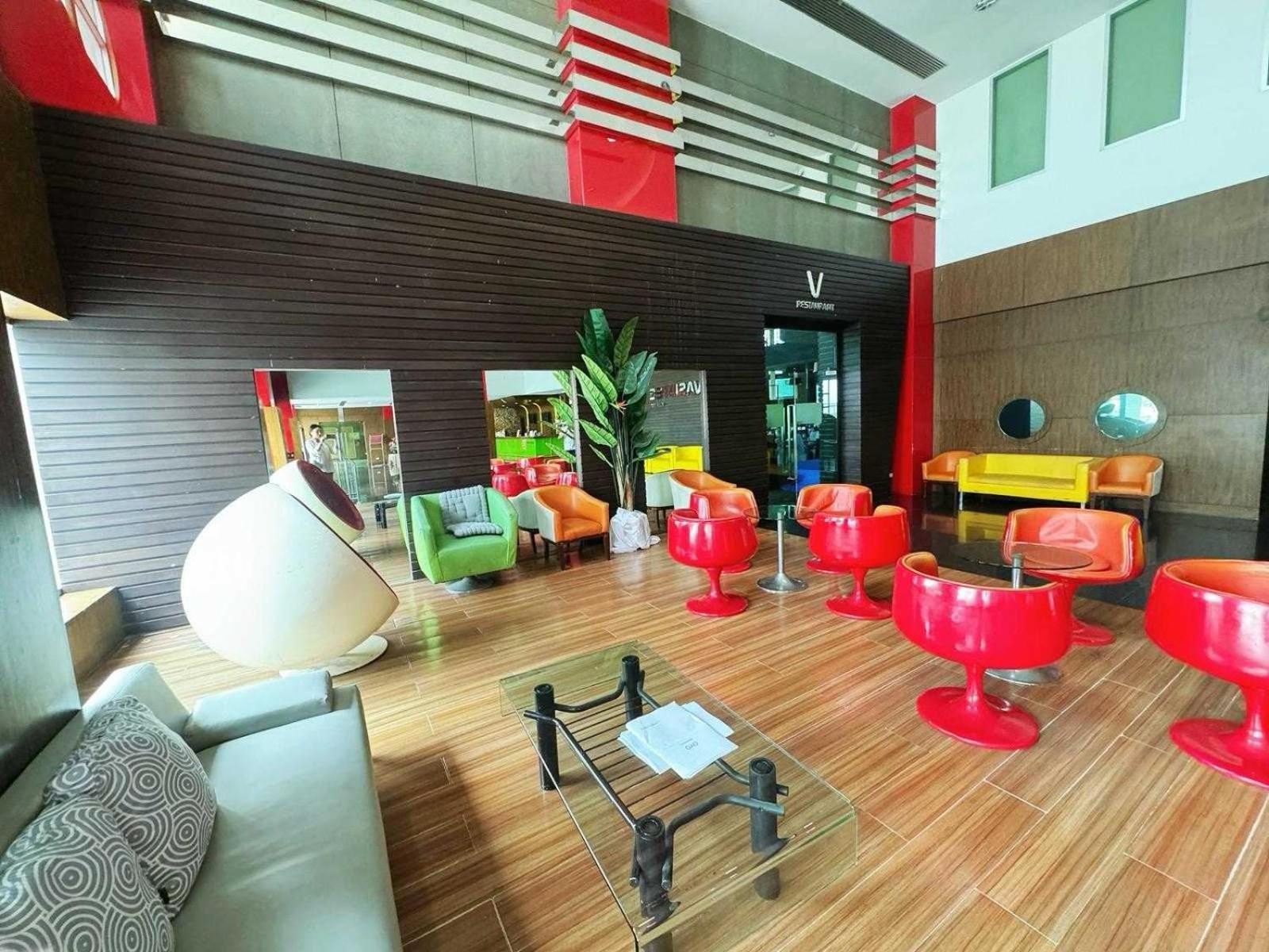 Capital O 75514 Vasidtee City Hotel Suphan Buri Ngoại thất bức ảnh