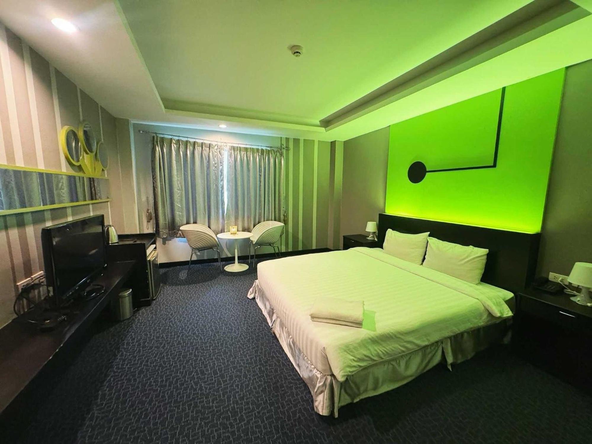 Capital O 75514 Vasidtee City Hotel Suphan Buri Ngoại thất bức ảnh