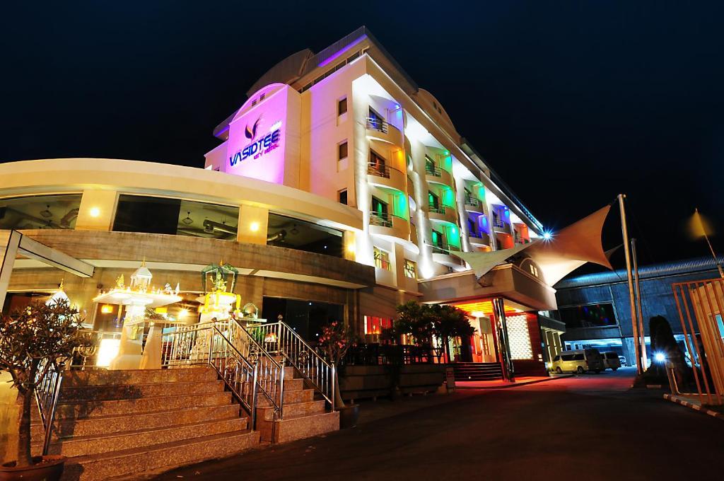 Capital O 75514 Vasidtee City Hotel Suphan Buri Ngoại thất bức ảnh