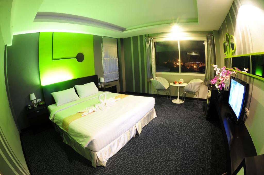 Capital O 75514 Vasidtee City Hotel Suphan Buri Phòng bức ảnh